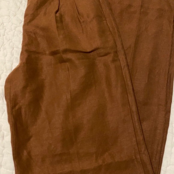Aritzia Effortless Linen - Picture 3 of 5